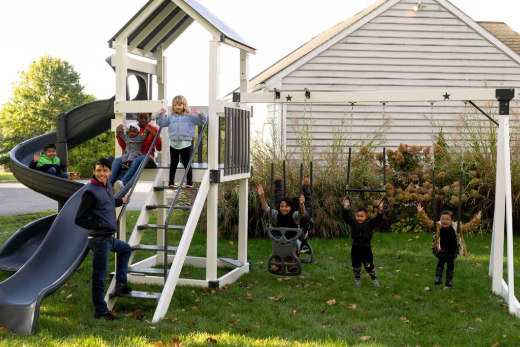 Best outdoor play structures for kids to play with 