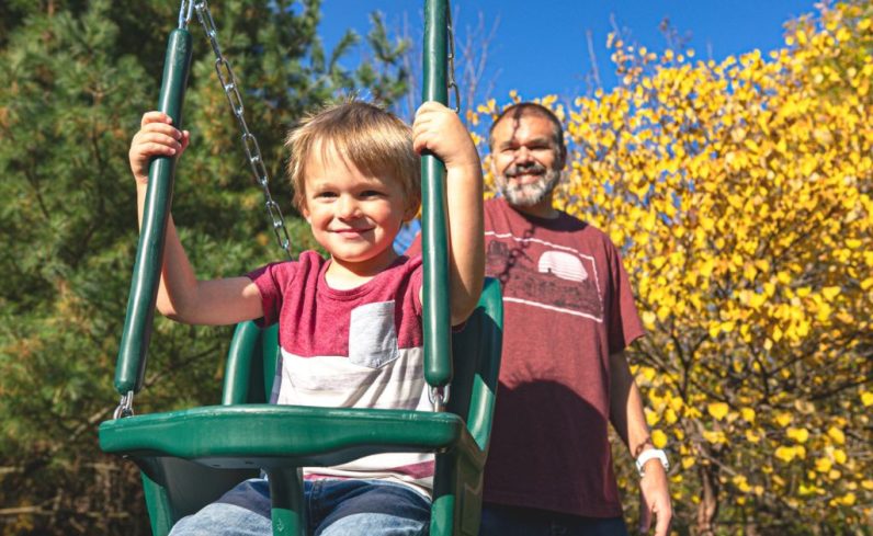 Custom cool swing for vinyl playsets