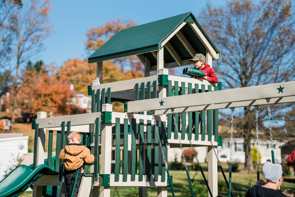 4x6 play deck on a vinyl swingset