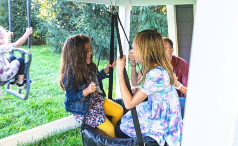 Unique tire swing for vinyl playset