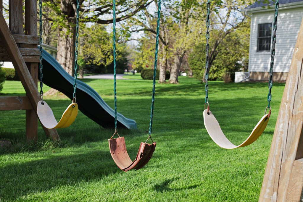 pros and cons of cheap wooden swingsets