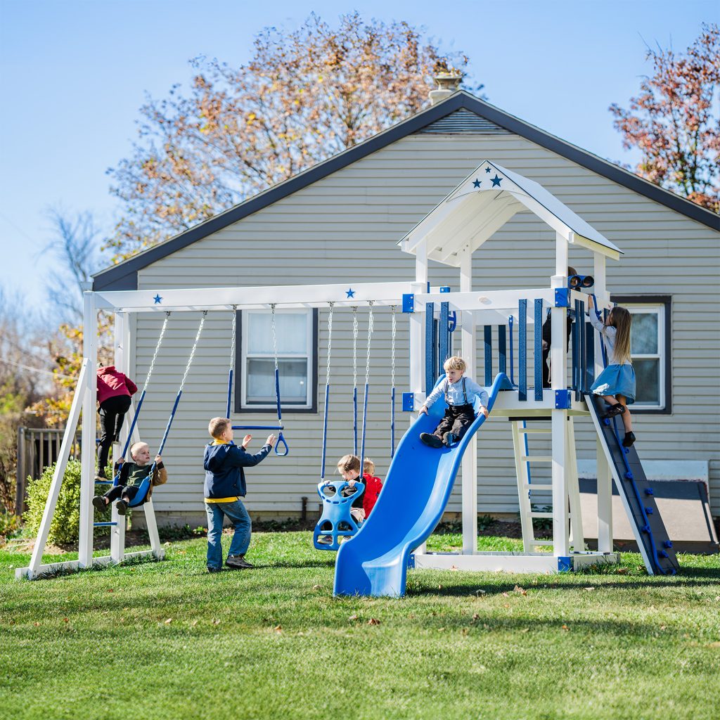 A star deluxe roof on a swingset